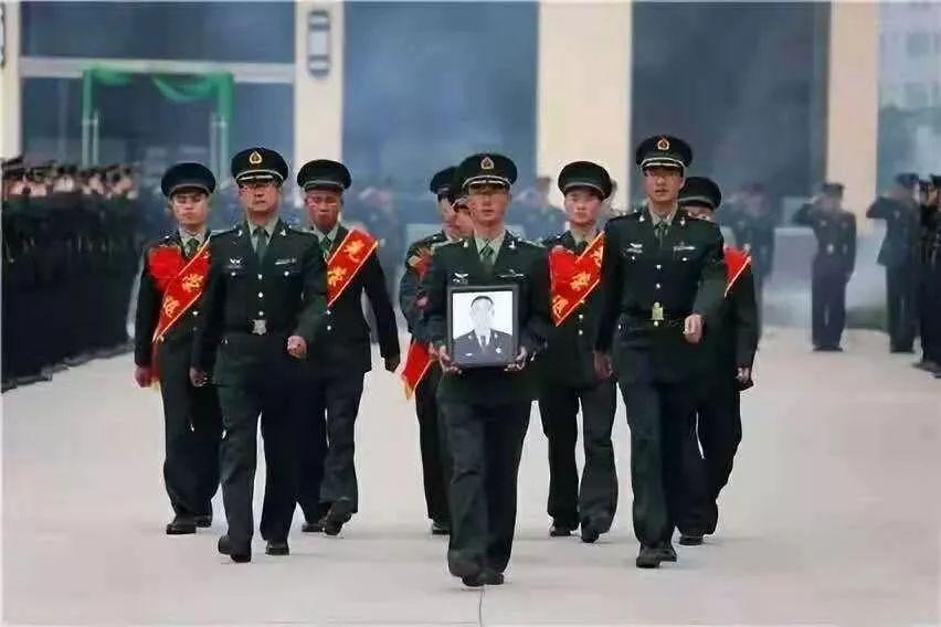 武警辽宁总队组织"传承红色基因,担当强军重任"歌咏大会▋作者:吴俊义