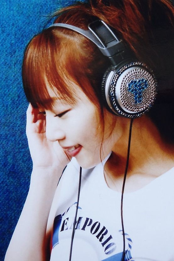 三枝夕夏茜さす窓辺 揺れるはかなき花楽しき思い出たぐりよせて 迷い