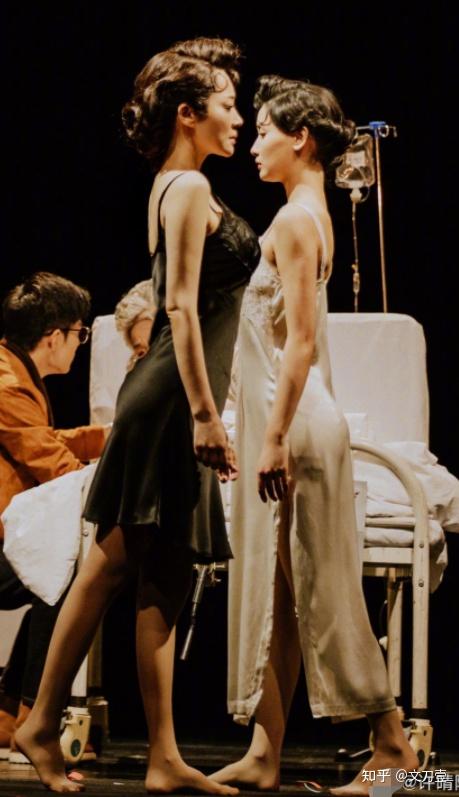 冯小刚的梦中情人华晨宇的灵魂伴侣53岁身材还凹凸有致