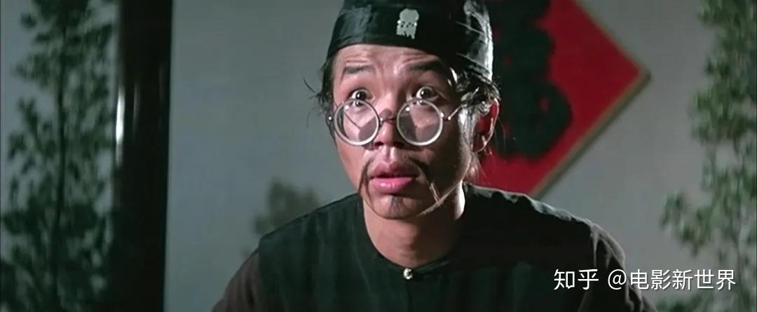 《鬼打鬼》中饰演歹毒师爷,帮谭老爷请法师毒害张大胆(洪金宝);《奇谋