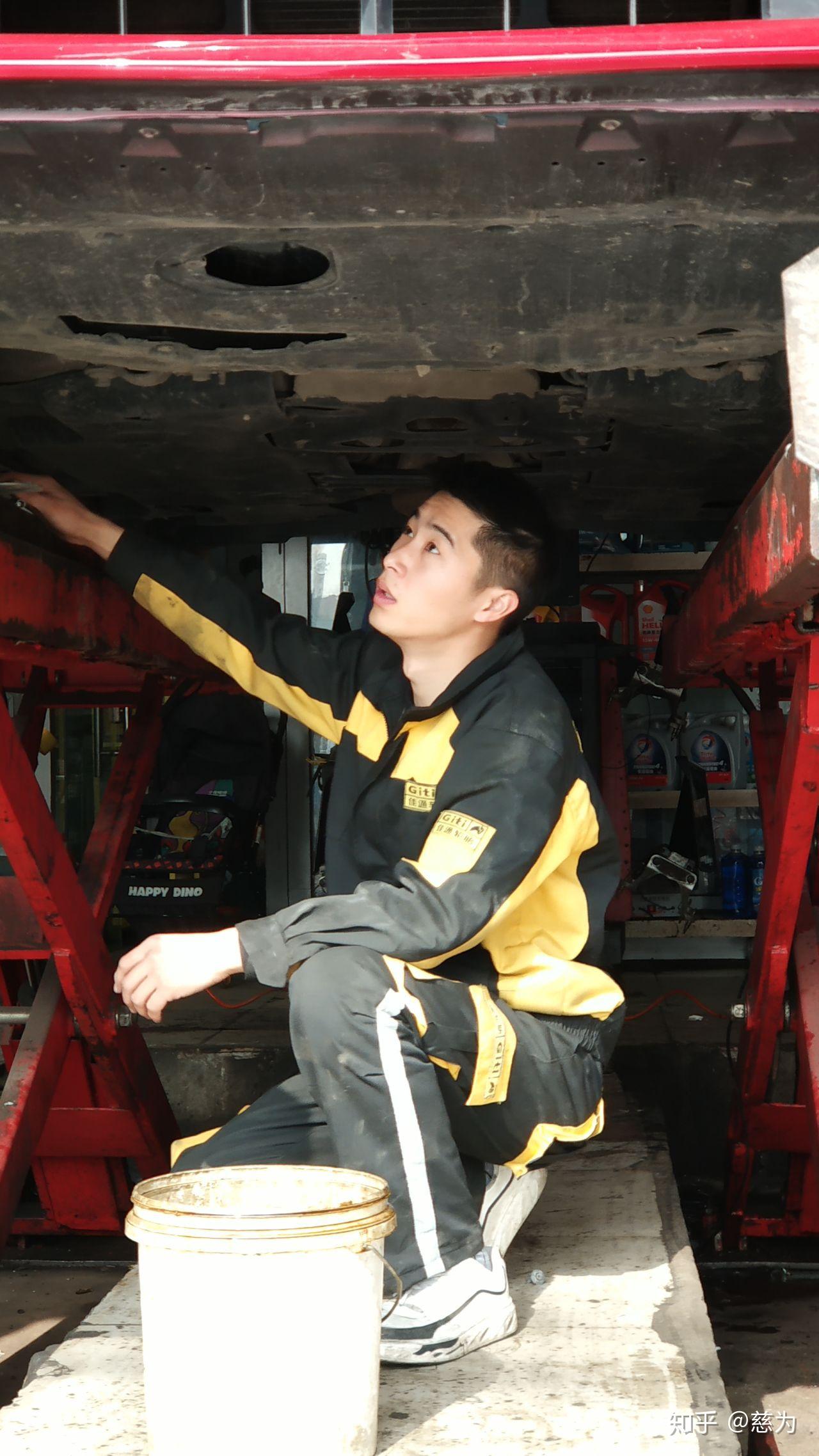 怎样把汽车修理工工作服穿得帅气?