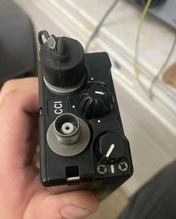 拆了一个美军电台PRC-148 JEM和配套车载功放AN/VRC-111，设计不是一般复杂！ - 知乎