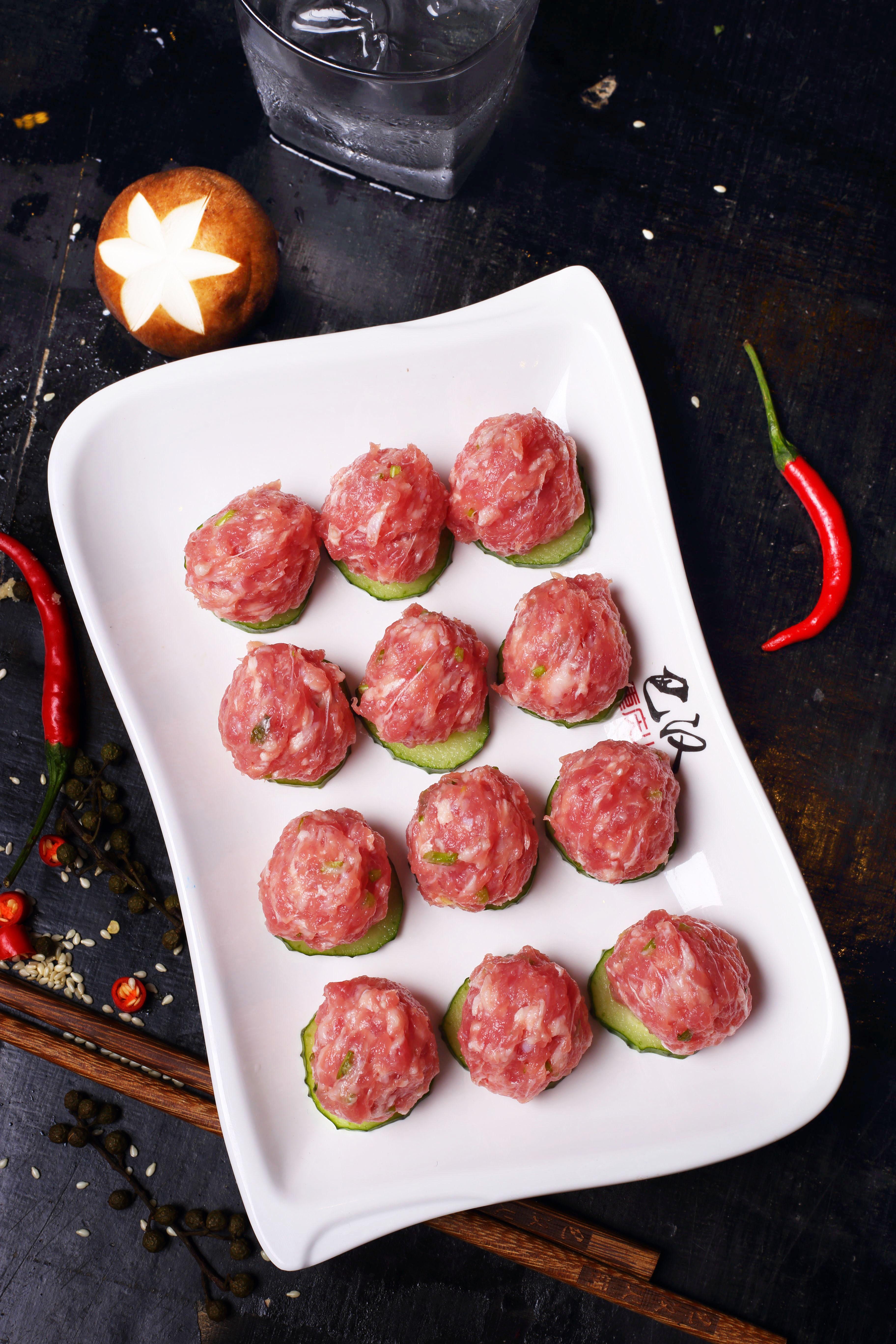 同上这个是牛肉丸 潮汕不潮汕就不知道了应该是三分鱼片吧 就是个肉就