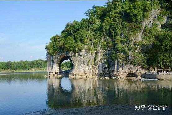 前往景點:象鼻山(遊覽約 50 分鐘) 遊覽桂林城微有幾種方式,我們是最