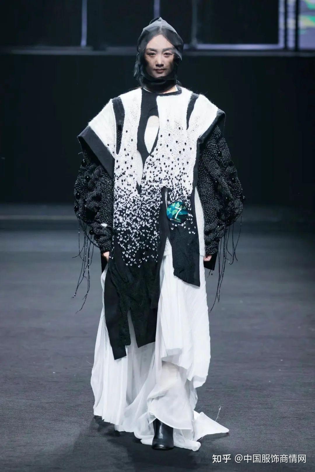 贾多多 《游神》姜珊梓 《无限循环》康达 《月相·万物生长》赖嘉琪