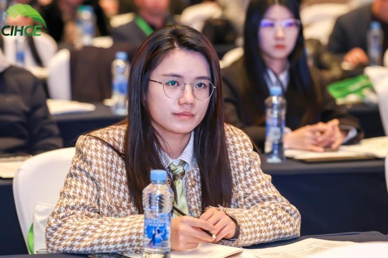 吴春莲为大家介绍了公司在燃料电池密封胶领域上的一些工作,其产品