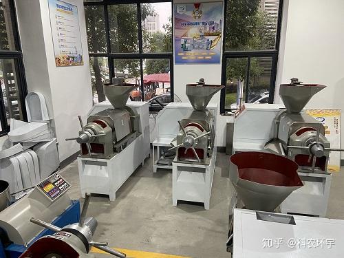 葵花籽油怎么榨出来的 葵花籽榨油要炒熟吗 如何人工压榨葵花籽油