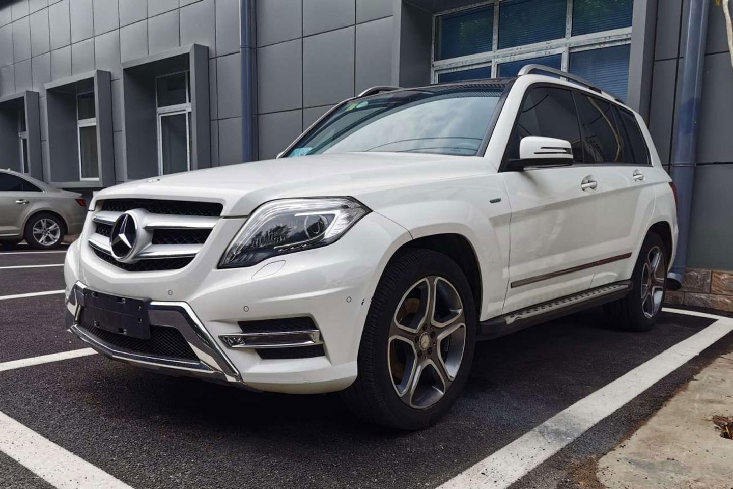 奔驰glk300 原车漆5年车龄 5万公里 该多少钱入手合适呢?