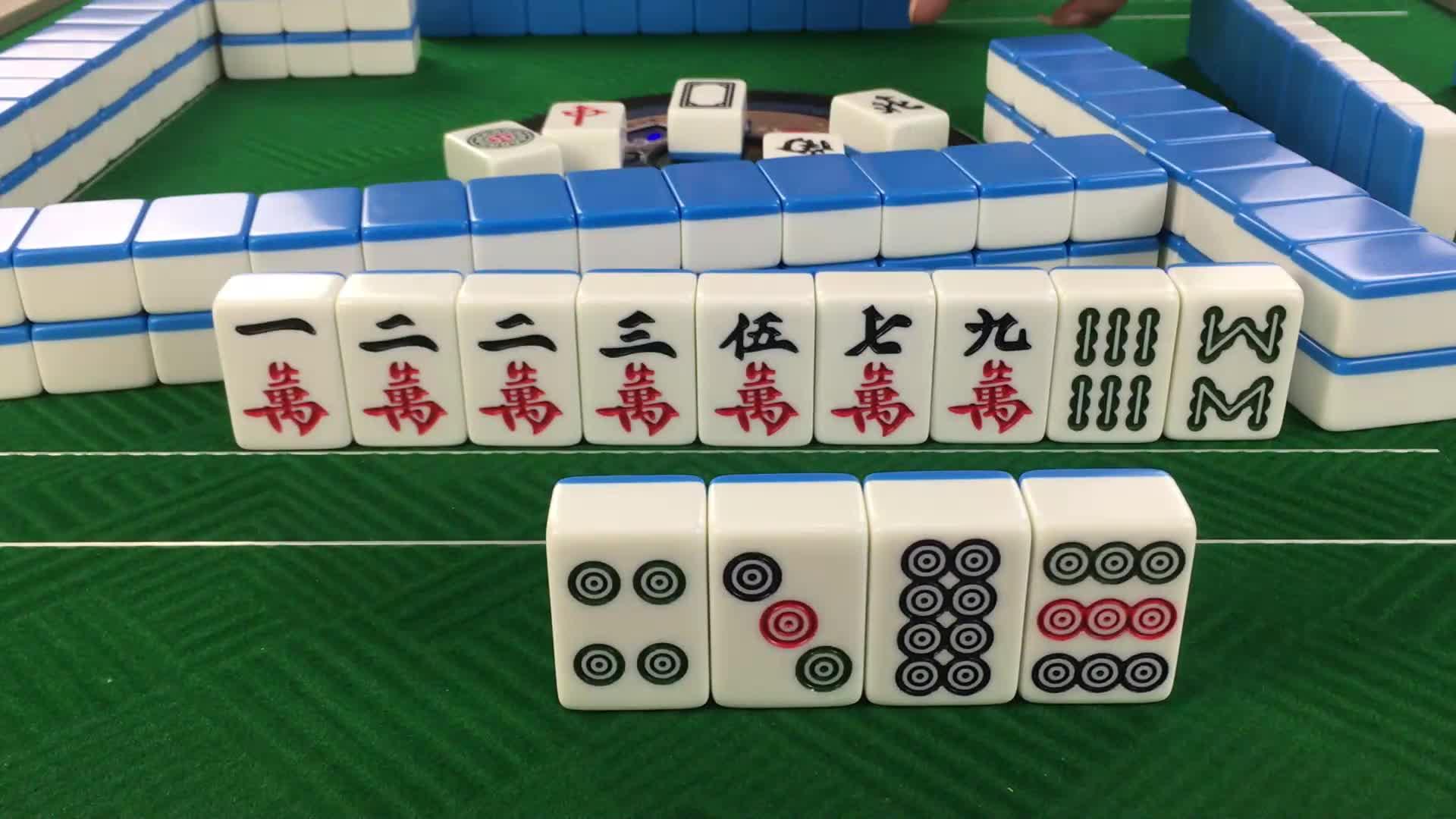 這牌小哥選擇了清一色只不過理想很豐滿現實很骨感