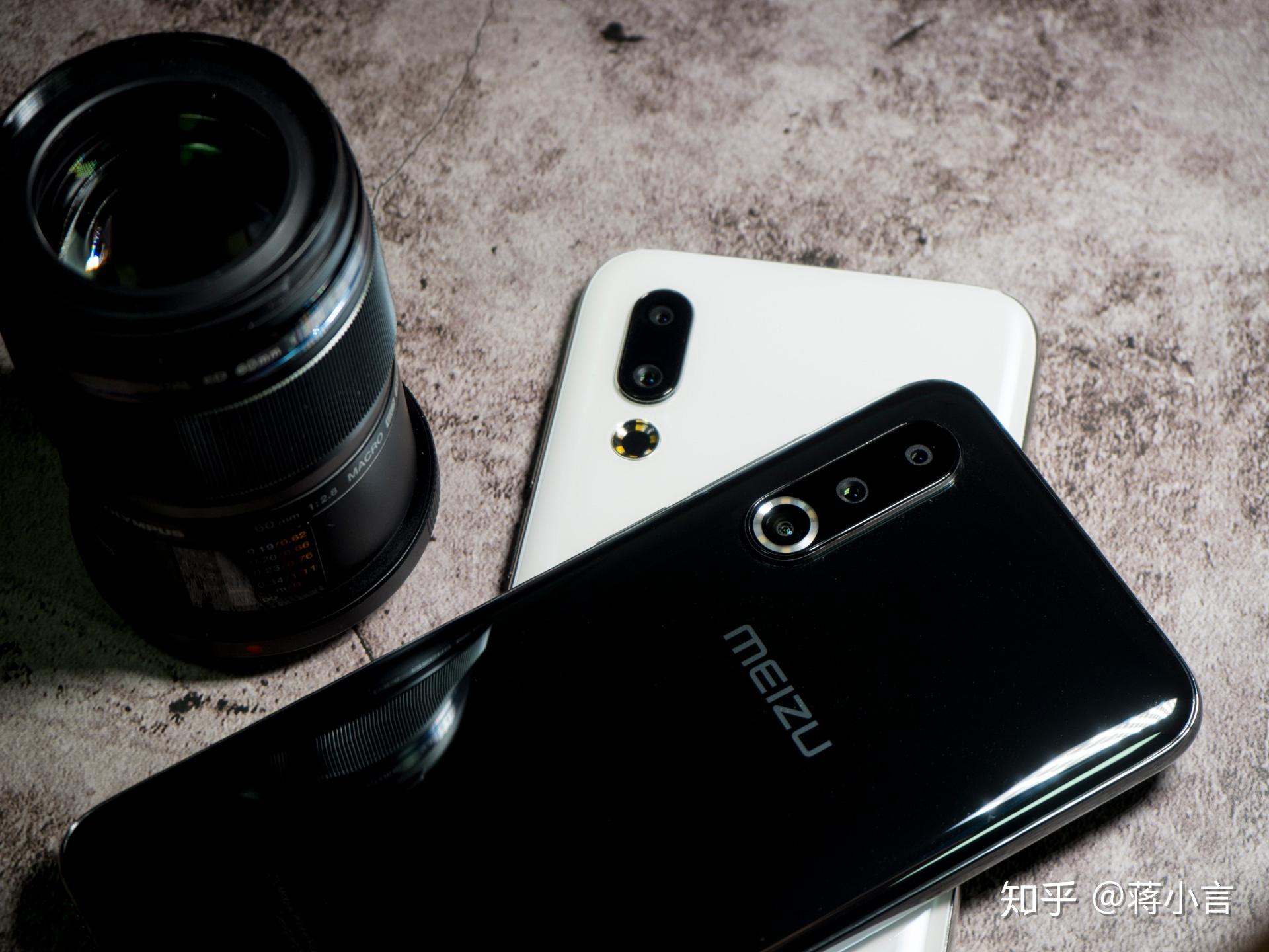 16魅族16s pro的三个摄像头从上至下分别为顶部的2000万像素的索尼