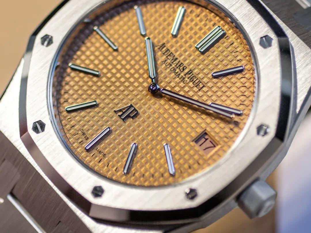 动辄几十万的瑞士腕表为何在字体设计上这么不走心