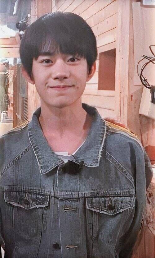 有没有易烊千玺笑起来的壁纸