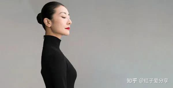 祝福!芭蕾舞团首席谭元元大婚,与老公幸福拥吻,现场大秀舞技