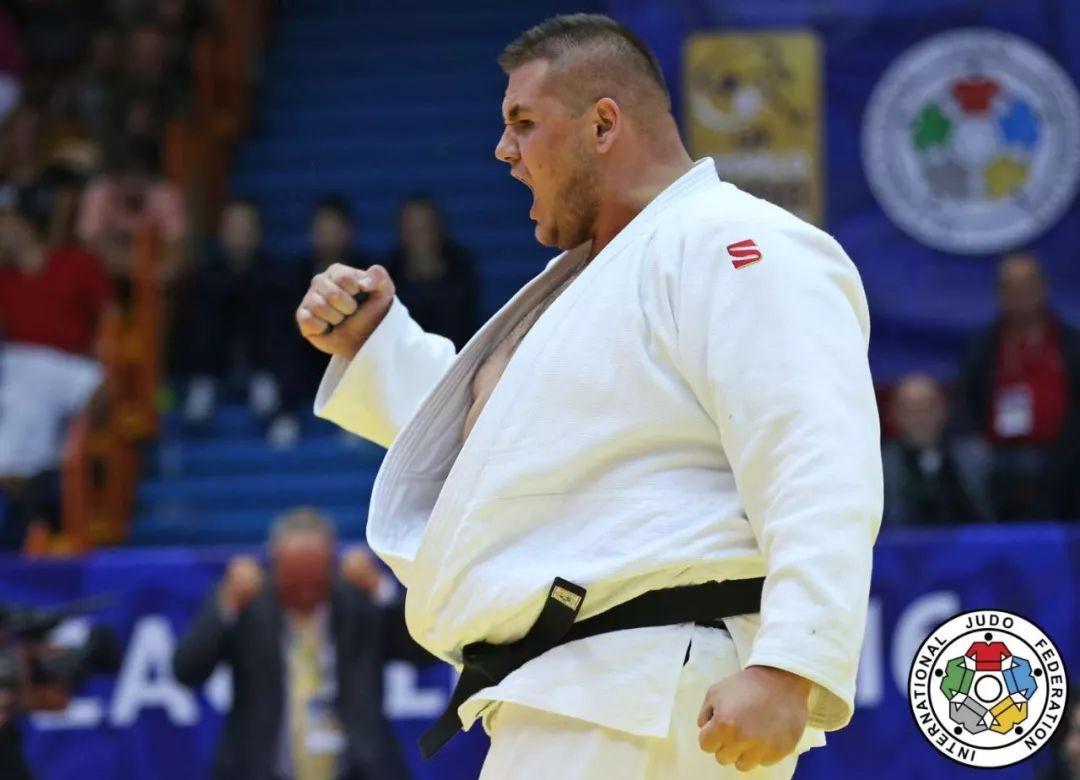 目前奥运会史上体重最大的运动员是来自罗马尼亚的daniel natea,参赛