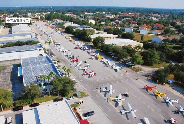 世界最土豪小镇飞机村马路旁停满飞机每家都有私人飞机