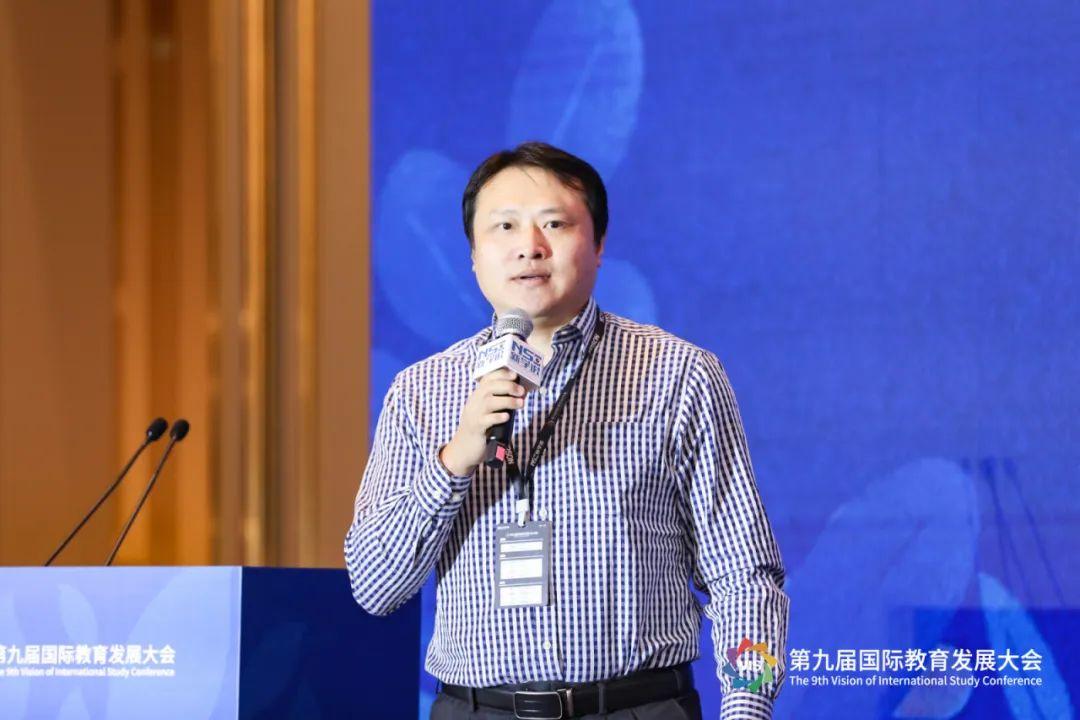 主持人新学说国际教育研究院首席研究员 安瀛主持人安瀛对与世界共赴