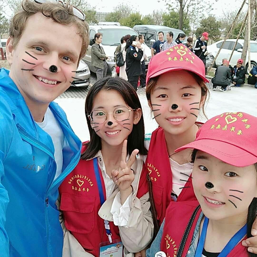 如何与外国人聊天?