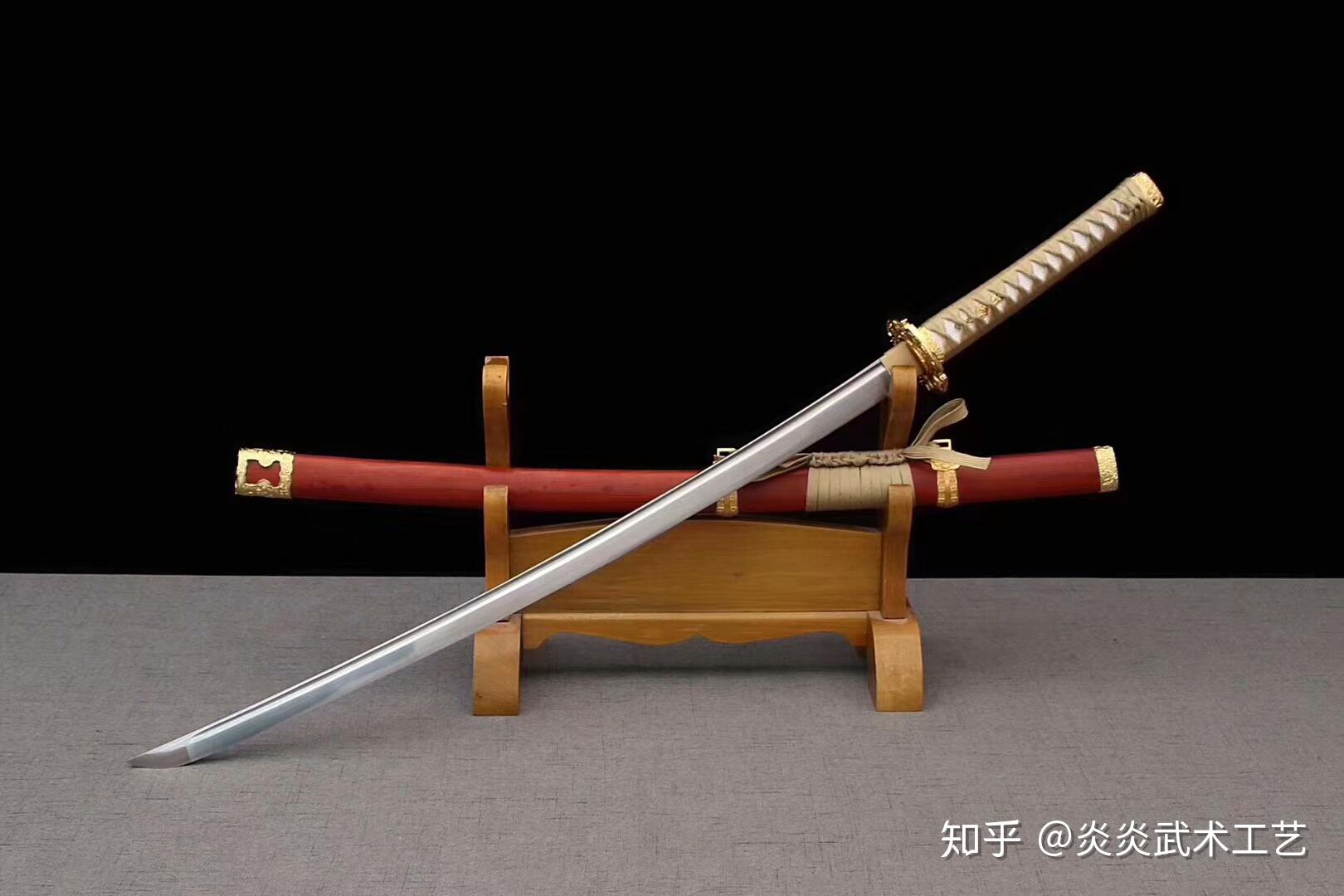 太刀百炼钢锻打手工精磨龙泉宝剑锻打工艺