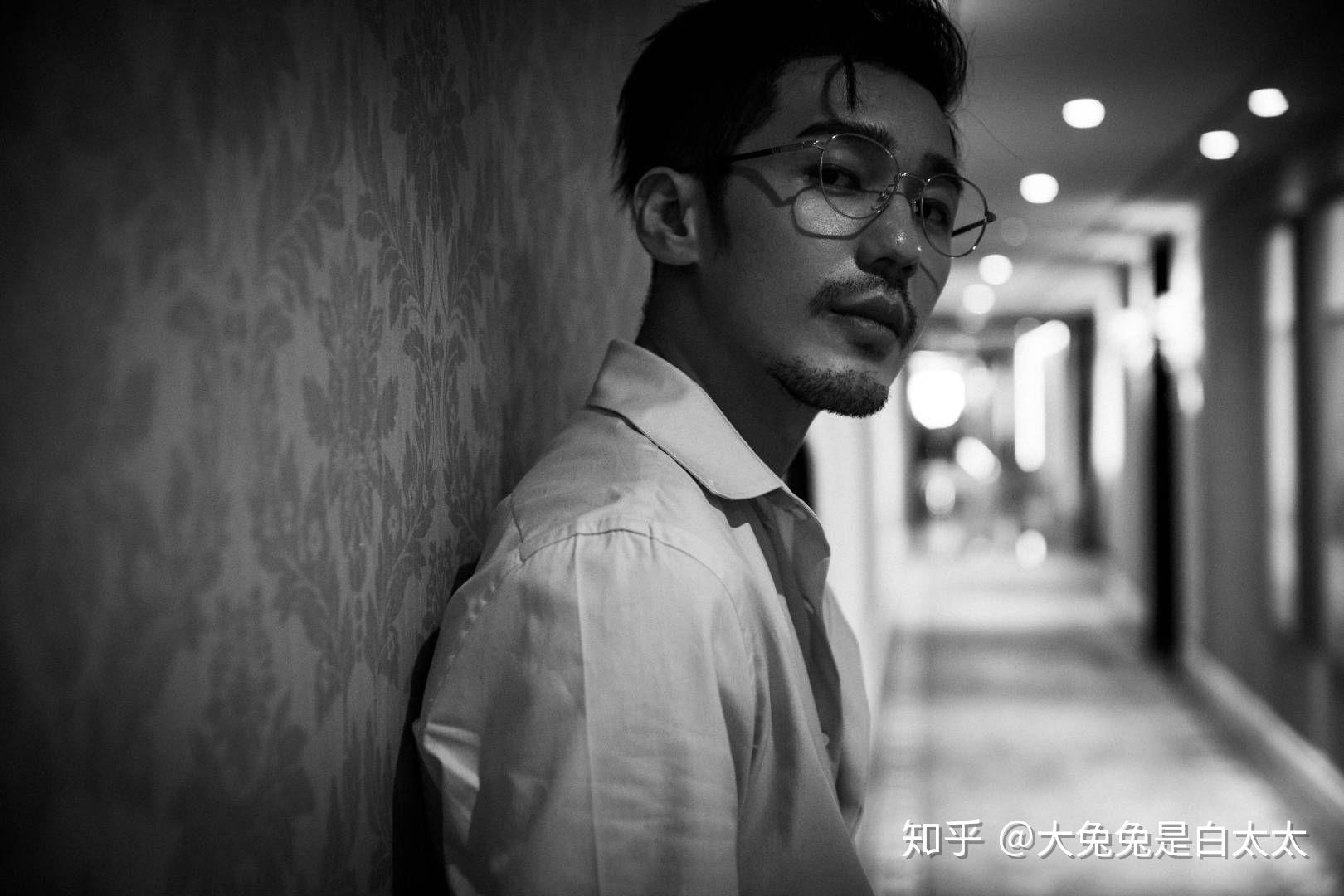 能发一些戴眼镜的帅哥斯文败类照片给我吗真的好喜欢啊