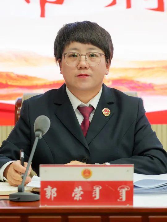 检察委员会专职委员杨丽琴专委通报了今年1—2月全市刑事检察业务数据