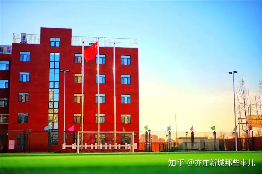 银河湾小学是台湖镇中心小学下辖两所完小之一.