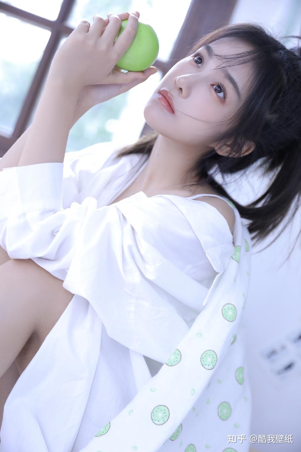 苏杉杉7月私服照一口甜少女清新怡人纯色浪漫满满夏日气息