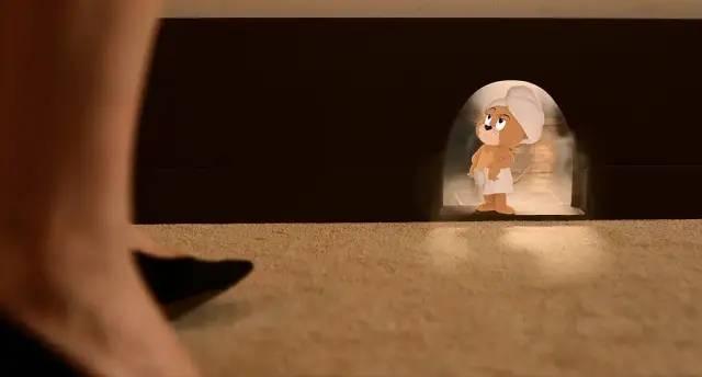 因为酒店接下了一笔单子,一个富豪决定在酒店举行他和妻子的结婚典礼