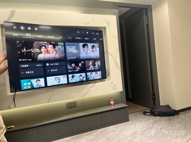 ①看到老公这么兴奋,看来电视没买错,对比了三星,lg,还有索尼的,老公