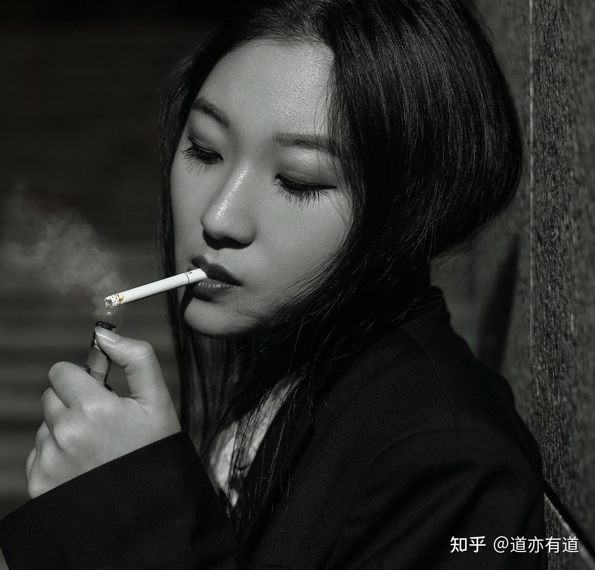 抽烟的女生图片素材-编号27749259-图行天下