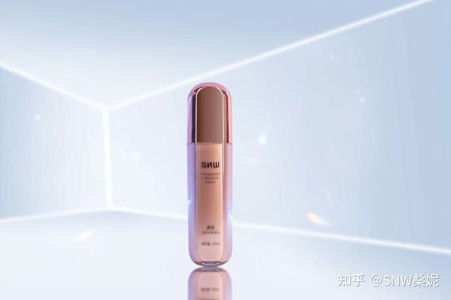 桑妮逆龄定格源液以富勒烯为灵魂成分,实力对抗肌肤老化问题.