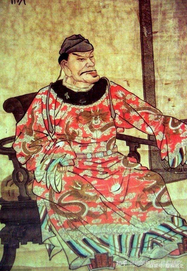 明太祖朱八八坐像,衣服底部有绿色纹路而在明朝,皇家大量使用绿色,这