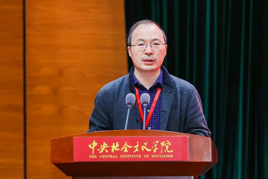 哈尔滨信息工程学院艺术与设计学院院长白芳发言张来源教授指出,当前