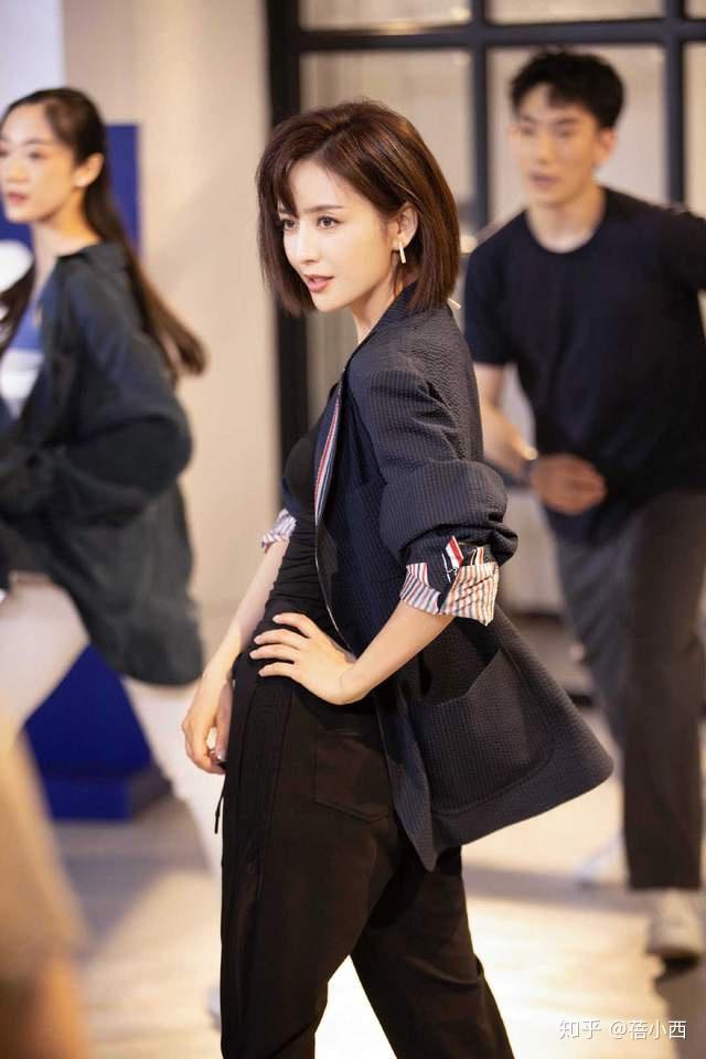 佟丽娅身材太可了!