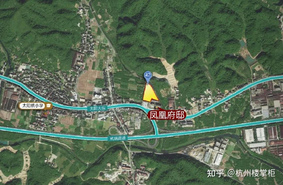 太阳镇太源村地块,南靠凤凰府邸,小高层毛坯均价9800元㎡左右.