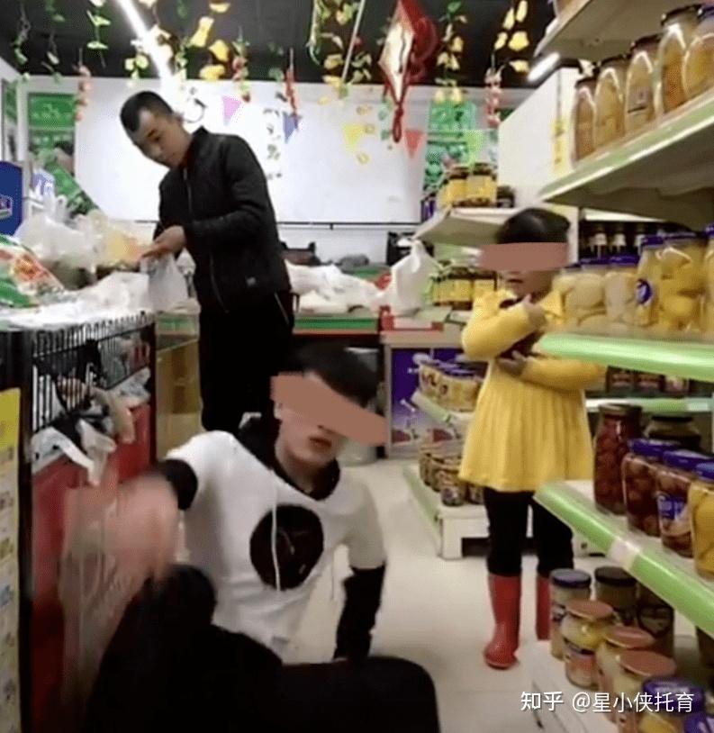 90后爸爸当街“撒泼打滚”,孩子:咱不买了,起来吧,太丢人! - 知乎