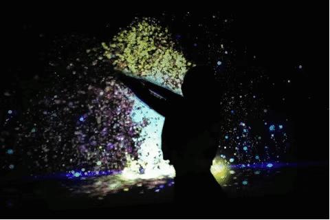 人影粒子缤纷绚丽的互动体感秀