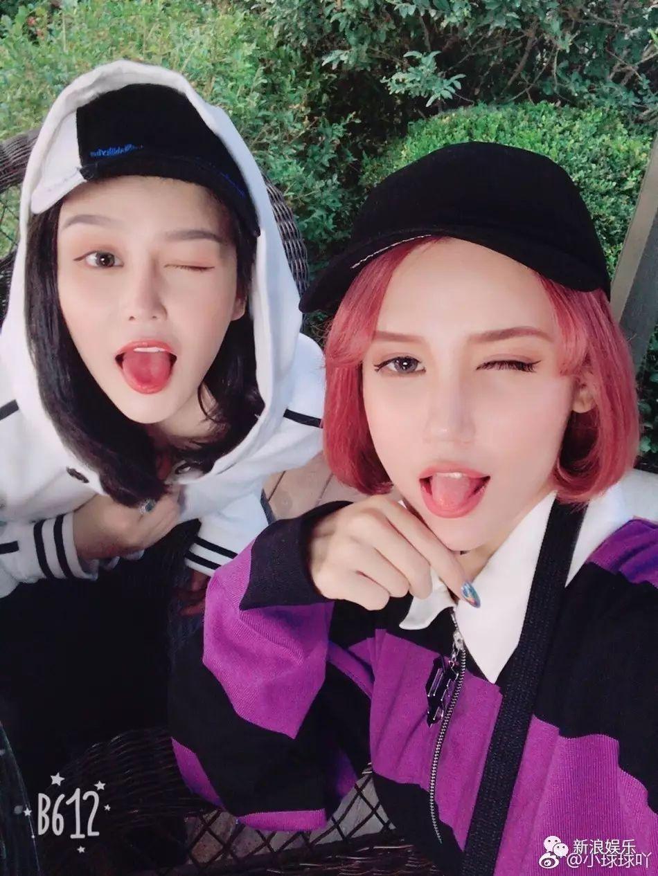 穿同款衣服凹同款造型不够好闺蜜还必须长得一毛一样