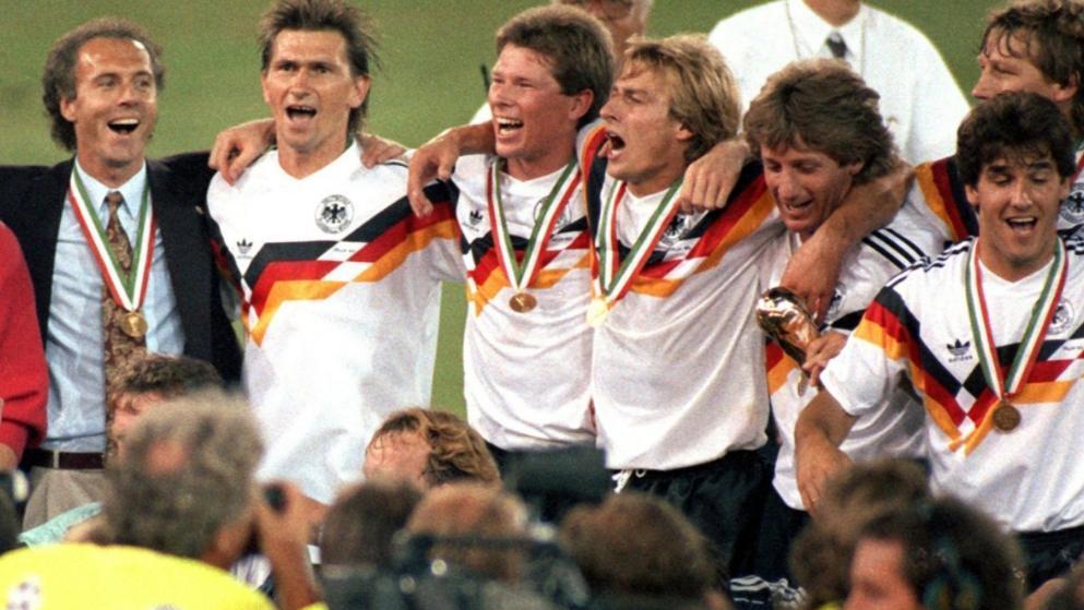 1988年,三剑客力克东道主西德队登上了欧洲之巅,但在90年,内讧消耗了