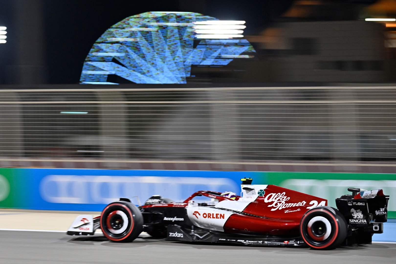 2022f1巴林大奖赛排位赛周冠宇首秀排名第15位勒克莱尔夺杆位如何评价