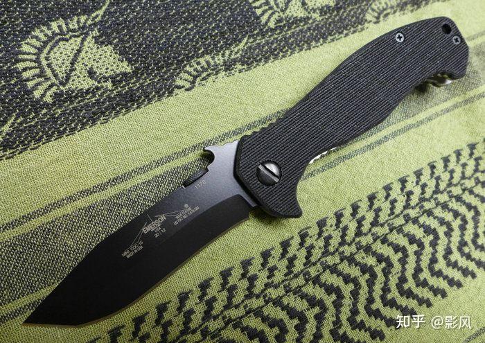 美国武术家艾默生(ernest emerson)针对本世纪格斗防卫术,发展出一款