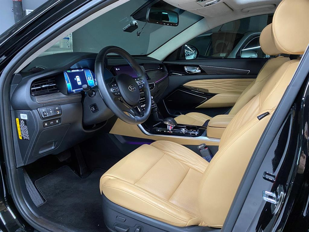 起亚k7造型很有豪华范气场不输一线豪华品牌