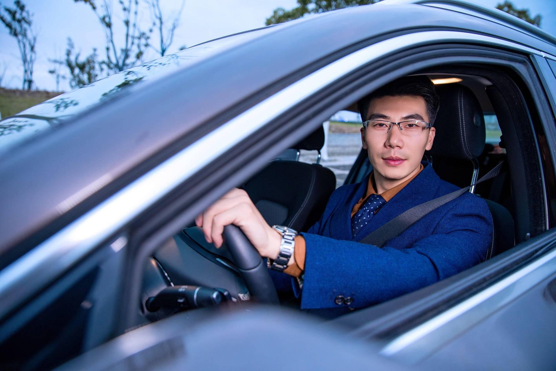 拼车由客运企业四川飞牛汽车运输有限公司等合作方负责司机的线下管理