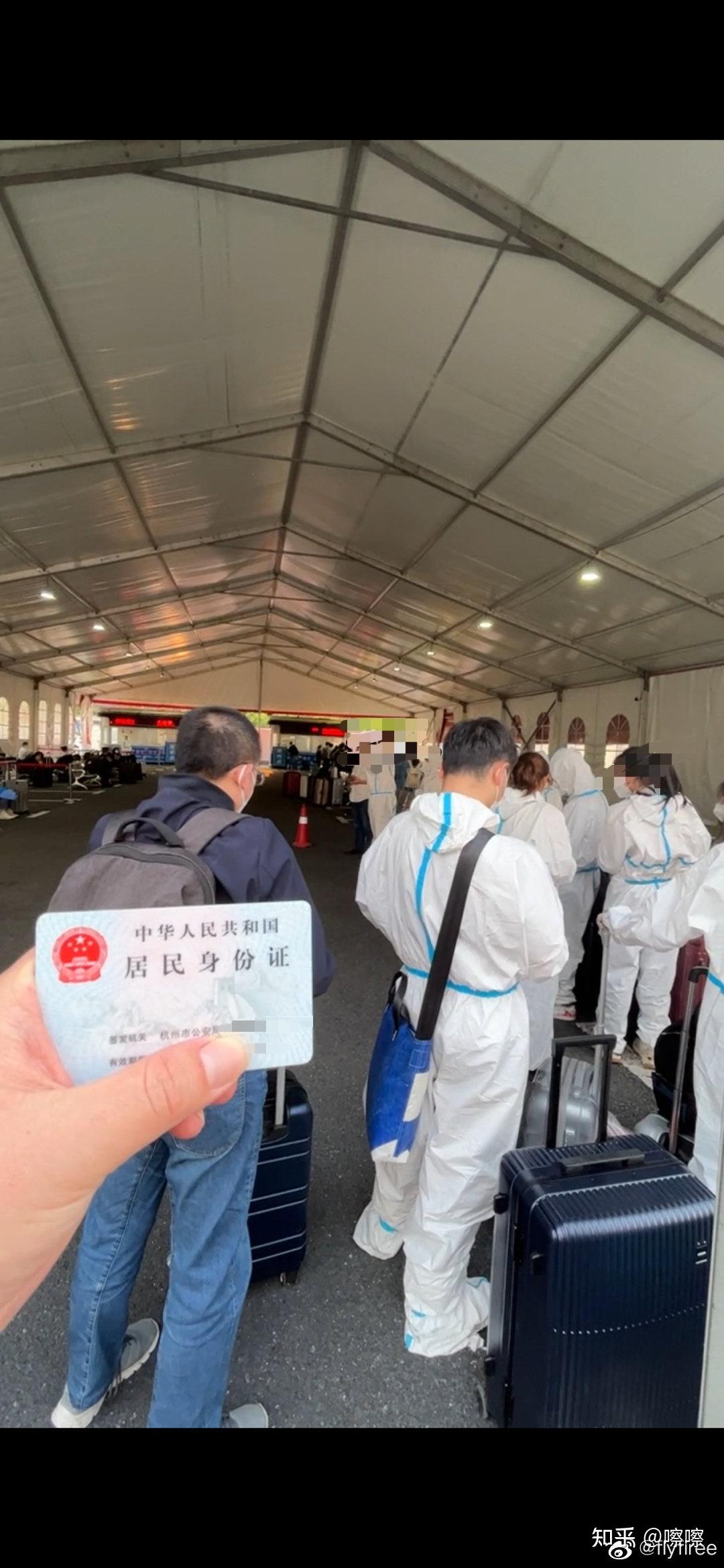 有人拉到奥体希尔顿,大部分人蓝臣酒店.这里要等1-2个小时.