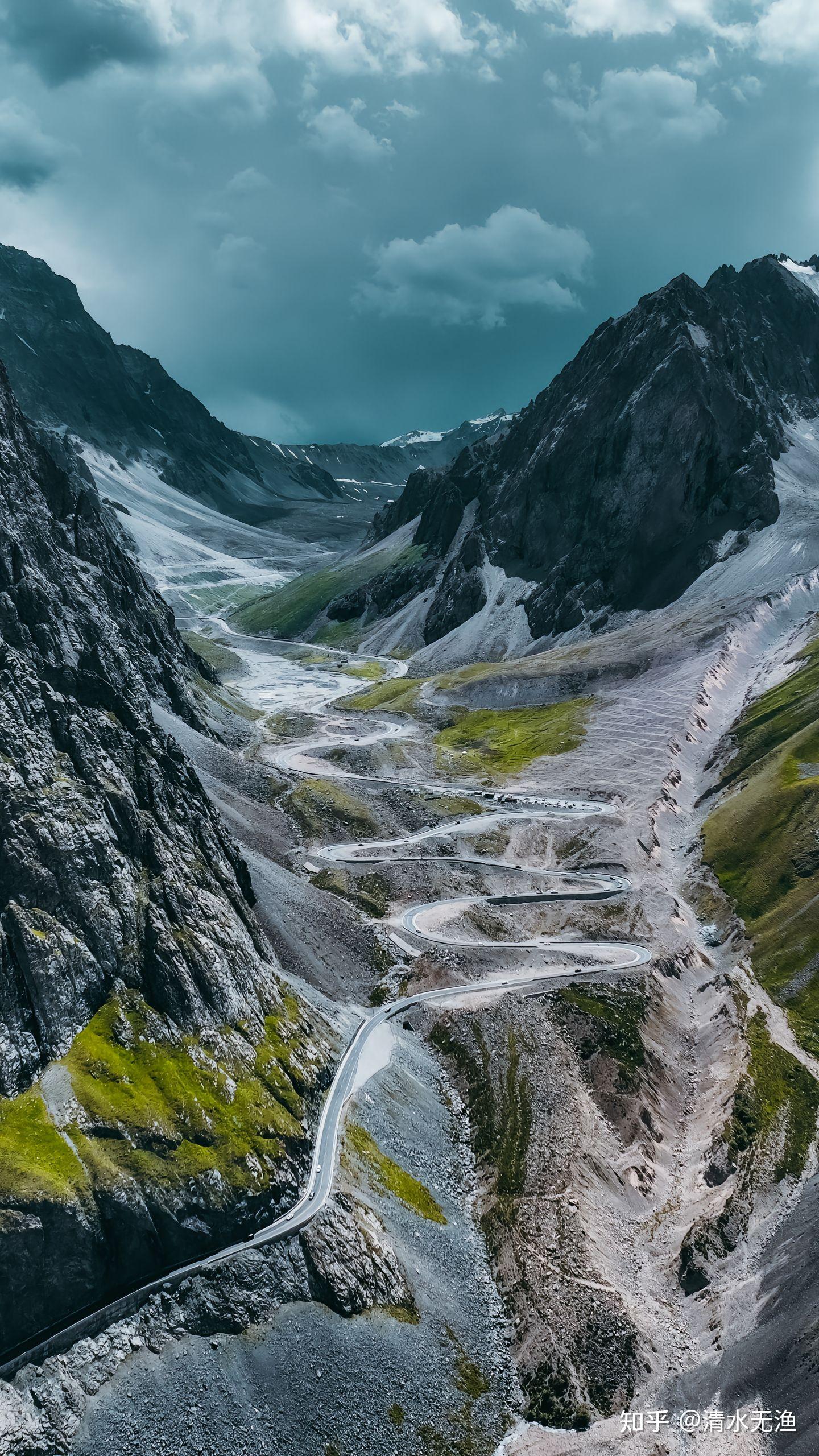 丘陵,峡谷,雪山,草原,河流,湖泊交替出现,目不暇接,独库公路的终点就