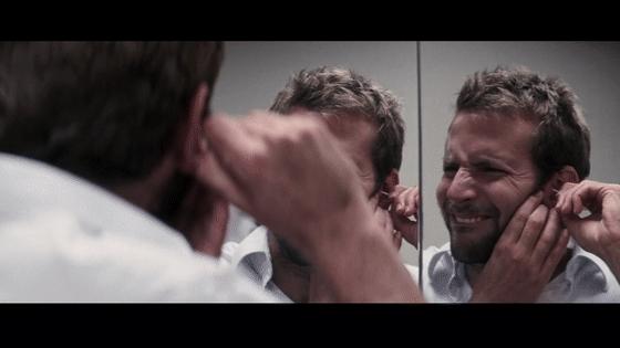 感到恐惧的道格晚上死在了自己的恐惧之下小女孩莉莉逐渐露出了不同于