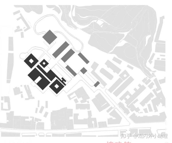 ③ 前導空間設計:通過片牆圍合形成入口序列空間,也是展覽建築常用