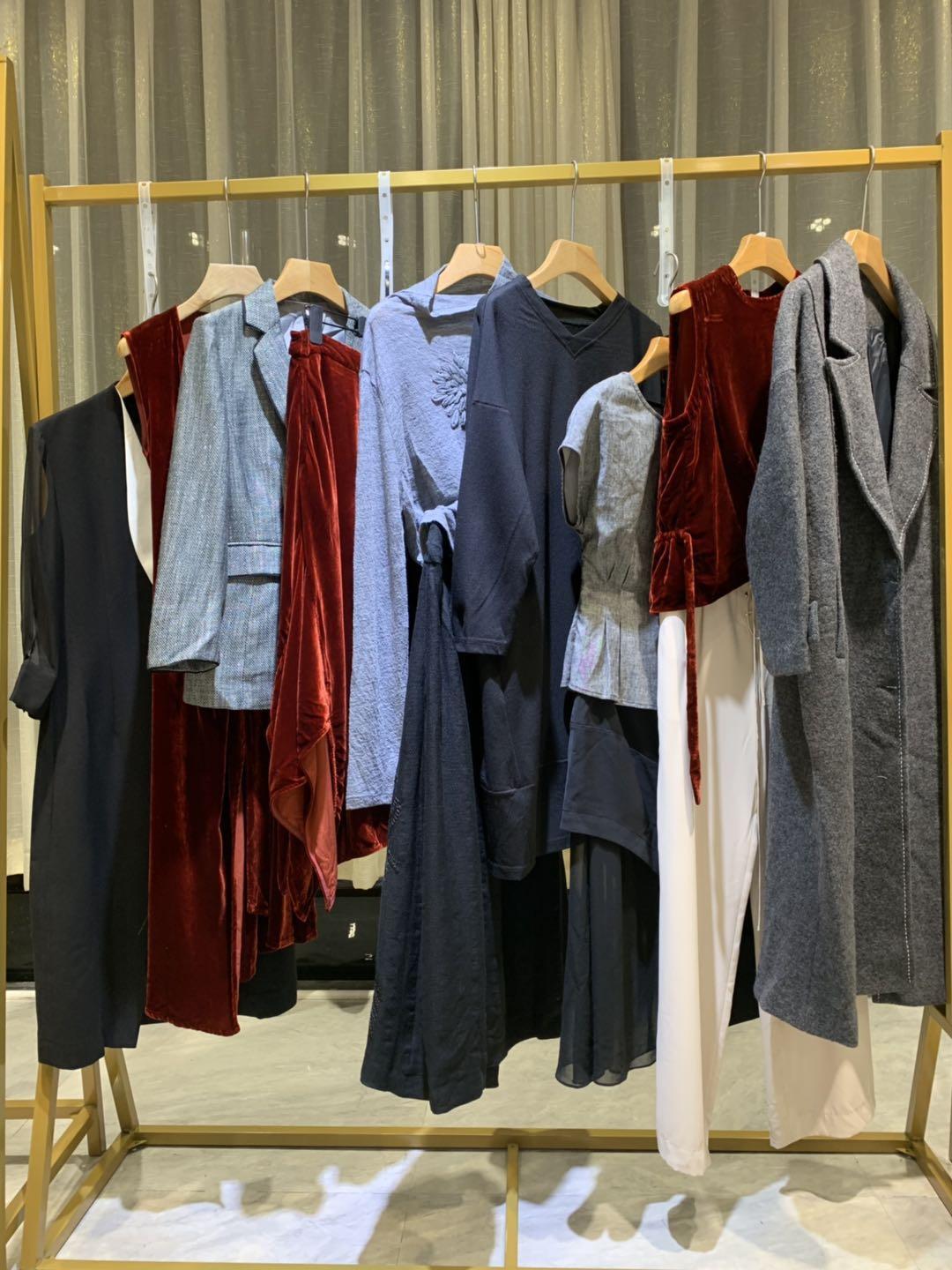 服装品牌有哪些种类 v2-cc9b65a3f4a1f3a011d2474dc13e5d20_1440w.jpg?source=172ae18b