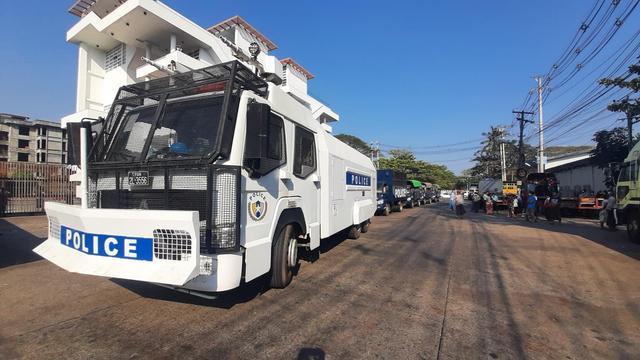 緬甸警用新裝備活躍在緬甸各地街頭的防暴水炮車