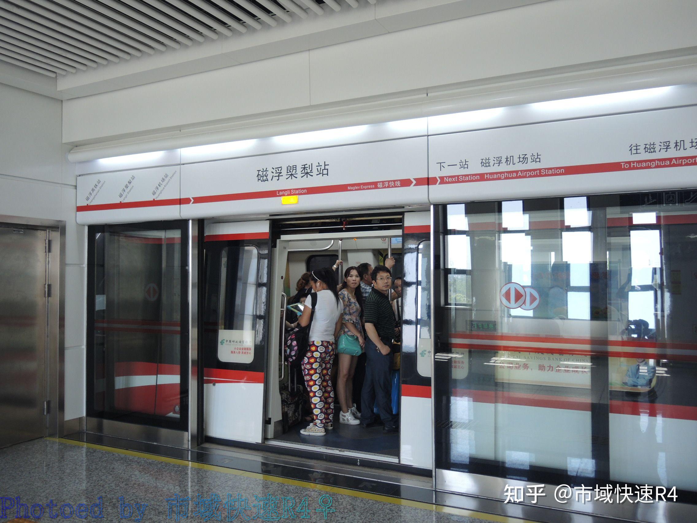 磁浮榔梨站站外比较荒凉,北侧下穿沪昆高速线,坡度很厉害下穿沪昆高铁