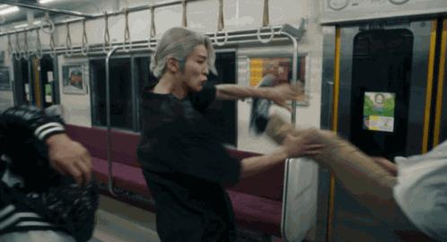 超高人气IP改编,无厘头动作喜剧《坂本日常真人版》